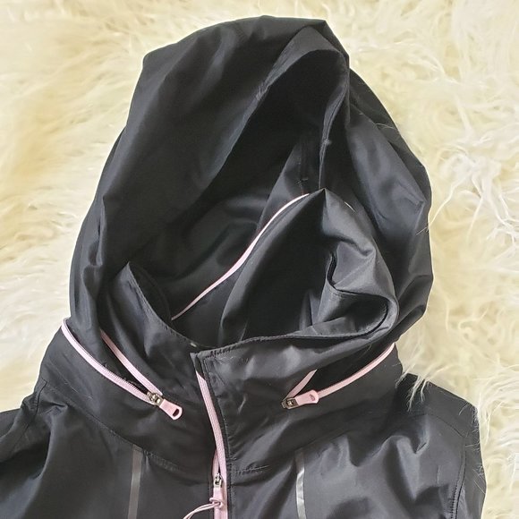 Under Armour Women's black windbreaker - Size Medium - LIKE NEW - Picture 2 of 8
